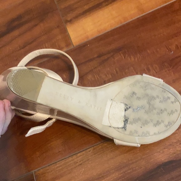 Kelly & Katie wedge heels, beige, size 6.5. - Picture 2 of 3